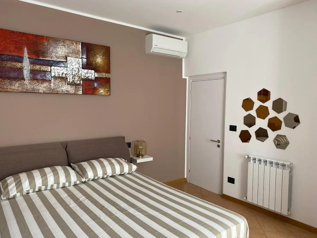La Casa Comoda 1 Apartment Genoa